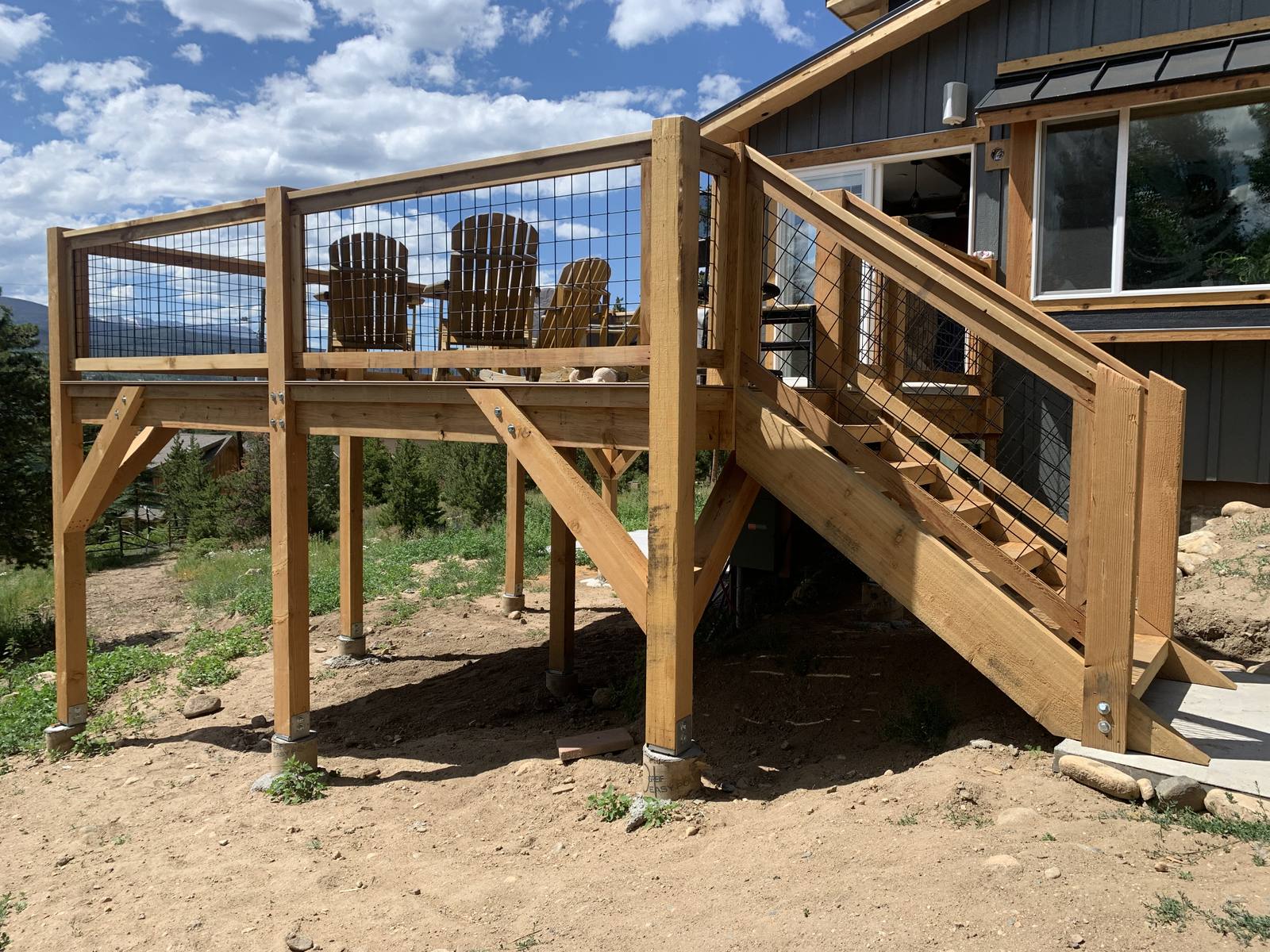 Side view of finished deck stairs